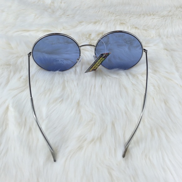 ❗️LAST ONE❗️Baby Blue Circle Sunglasses 😍 - Picture 3 of 4