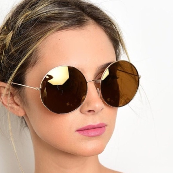 ❗️LAST ONE❗️Baby Blue Circle Sunglasses 😍 - Picture 4 of 4