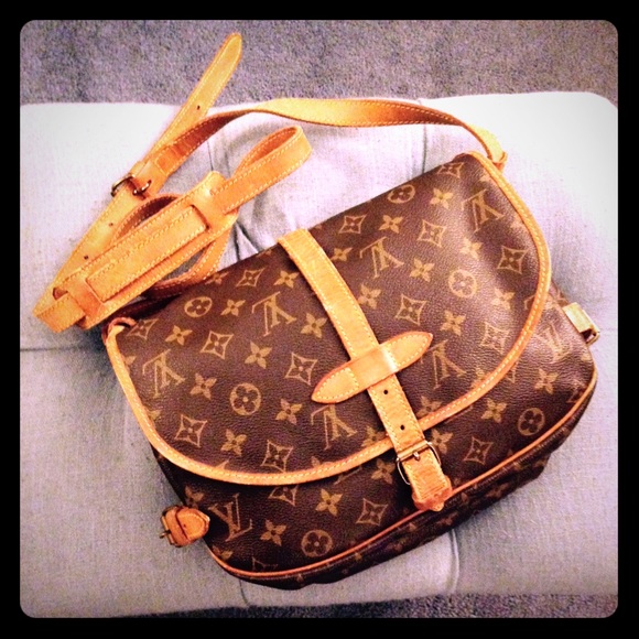 Louis Vuitton SAUMUR 30 Crossbody