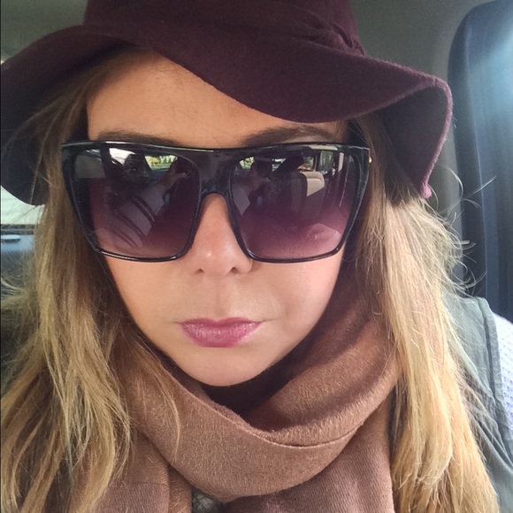 Meet your Posher, Abbyann - Picture 3 of 3