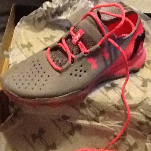 Under Amour Sneakers👟👟👟👟👑👑👑