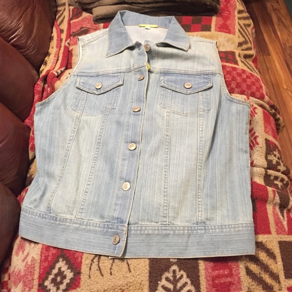 NWT Gianni Bini denim vest