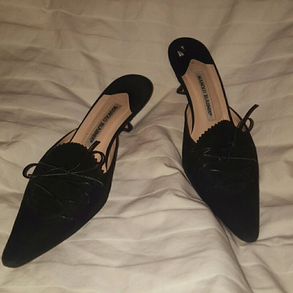 Great pair of Manolo Blahnik! Gently used!