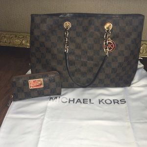AUTHENTIC MICHAEL KORS SALE