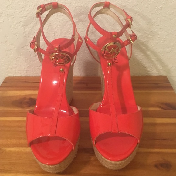 Gorgeous Michael Kors Wedge - Picture 3 of 4