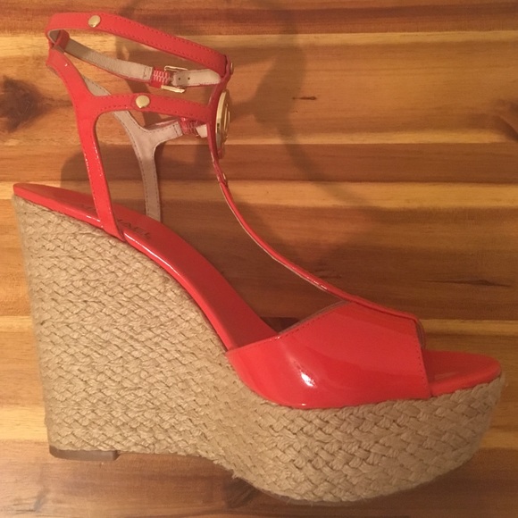 Gorgeous Michael Kors Wedge - Picture 4 of 4