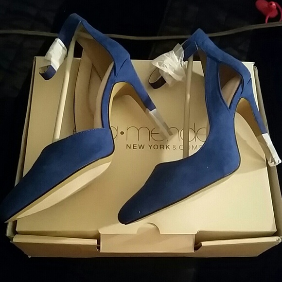 Heels - Picture 2 of 3