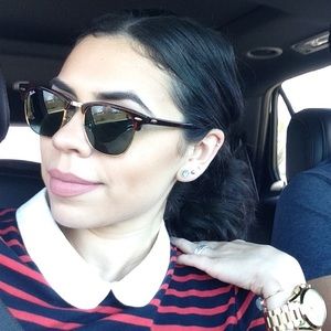 Meet your Posher, Alexis