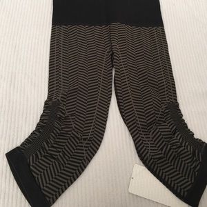 Lululemon in the flow size 6