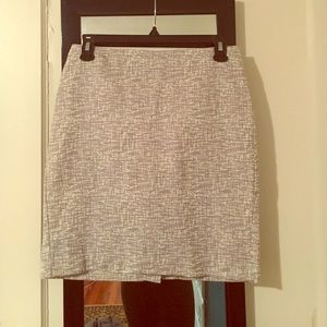 SOLD! Banana Republic gray and white skirt
