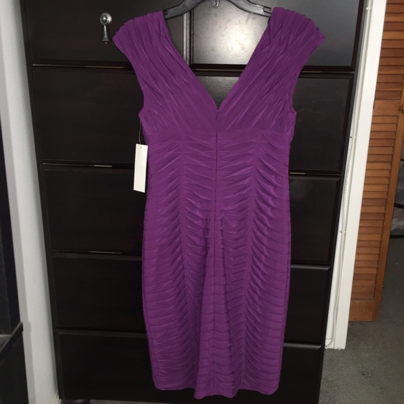 💞 Adrianna Papell Pleated Shutter Bodycon Dress💞 - Picture 2 of 4