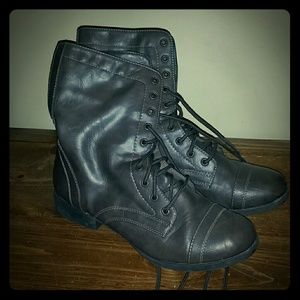 Combat boots