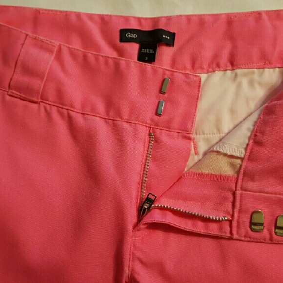 SOLD Gap Summer Shorts - Picture 2 of 4