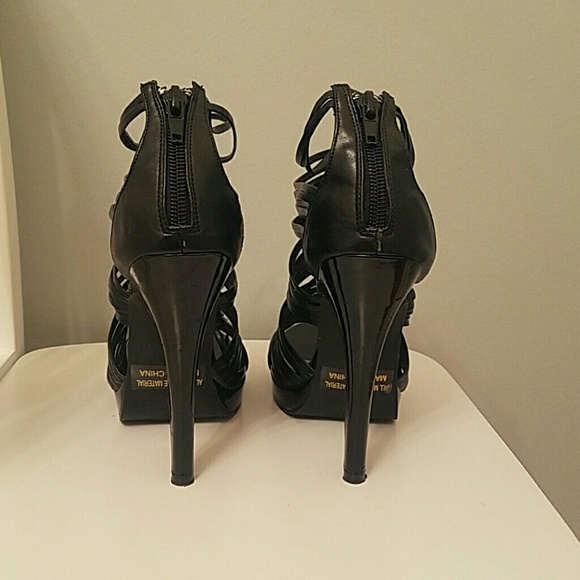 Black strap heels - Picture 2 of 3