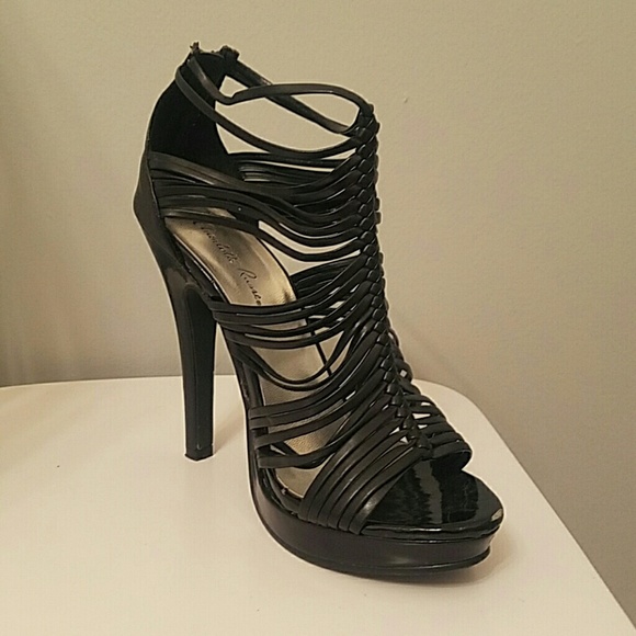 Black strap heels - Picture 3 of 3