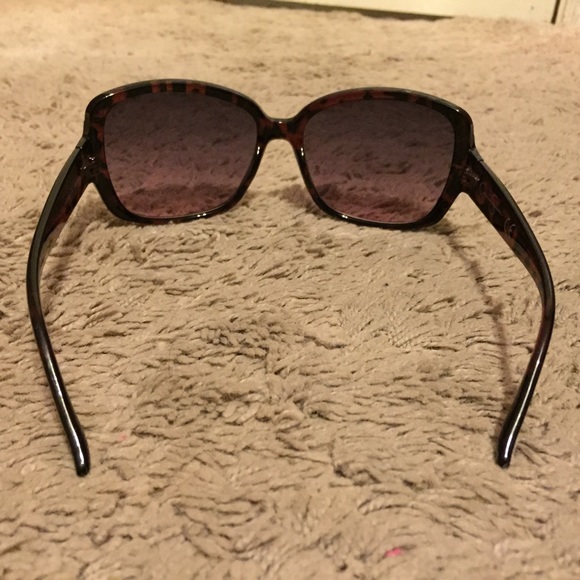 Jessica Simpson sunglasses main image 3