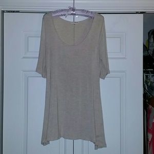 Cream 3/4 flowly top