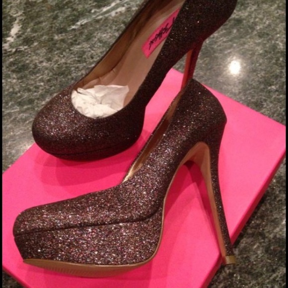 Betsy Johnson "Gliteree" Multi glitter party pump