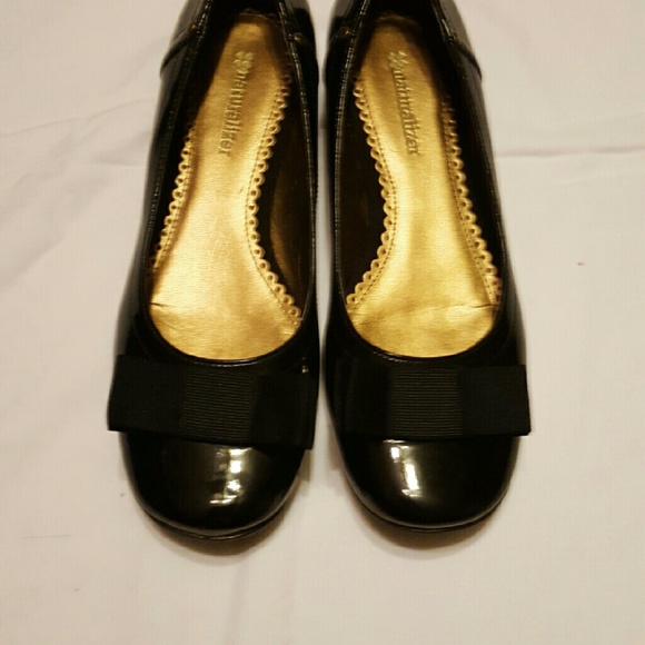 SOLD Naturalizer Shoes - Picture 1 of 4