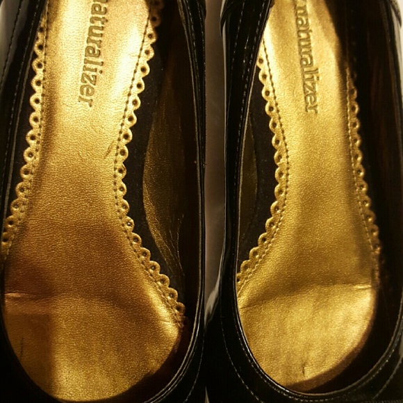 SOLD Naturalizer Shoes - Picture 3 of 4