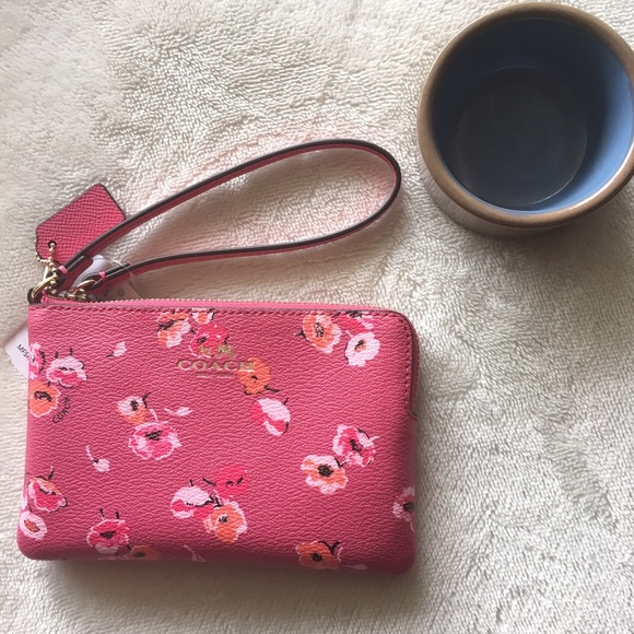 Coach Handbags - 🔴SOLD🔴 Coach Wildflower Corner Zip Wristlet
