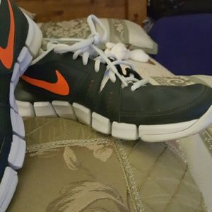 Nike light weight running shoes