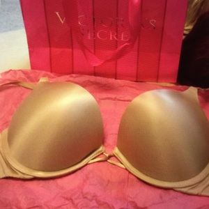 Victoria Secret bomb shell bra