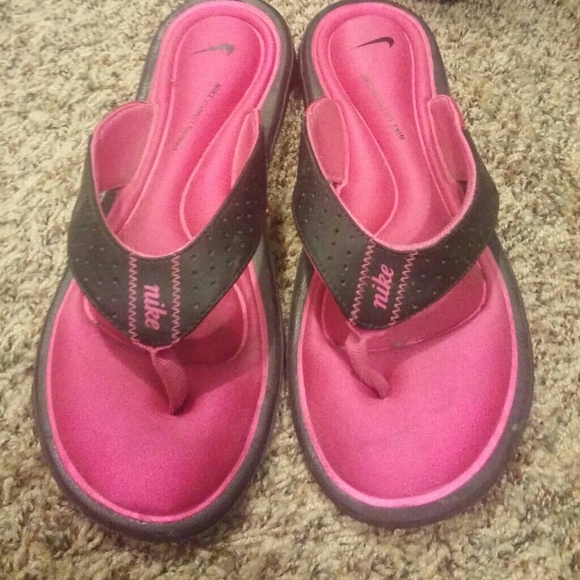 Nike memory foam flip flop sandals