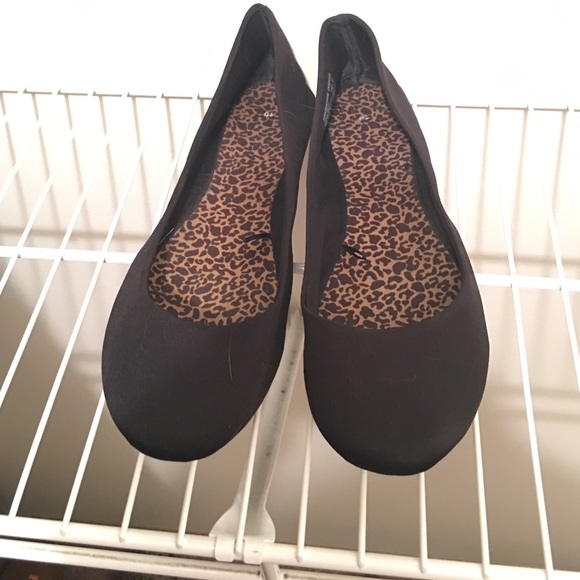 black ballet flats