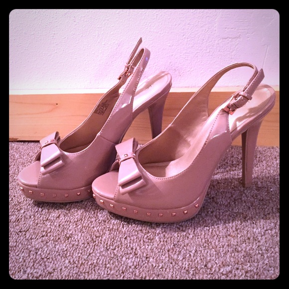 Bow & Studded Pumps