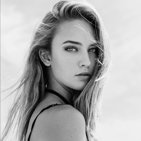 Meet your Posher, Claire - Picture 2 of 2