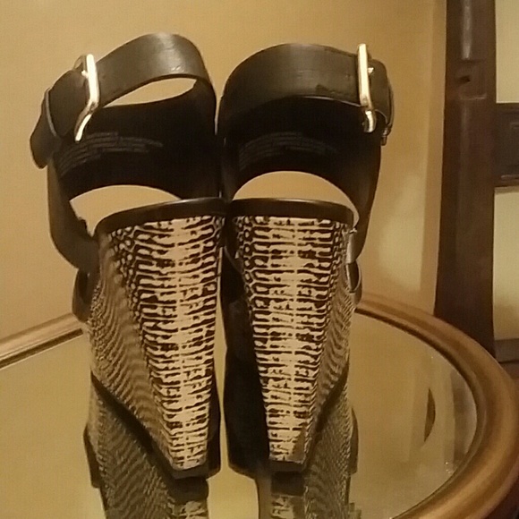 Mossimo - Picture 2 of 3