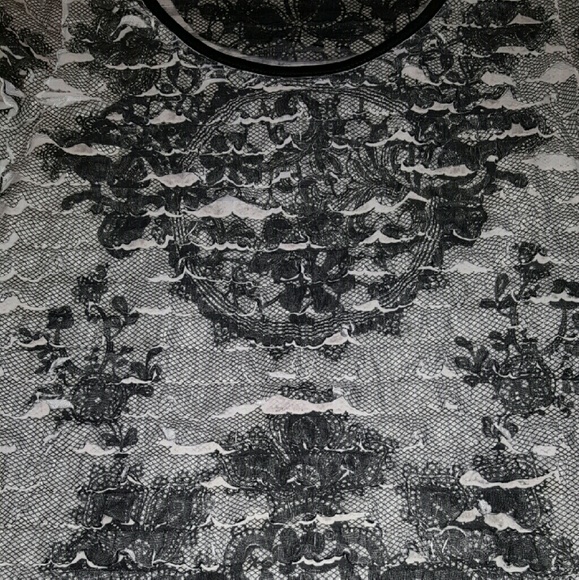 **SOLD**Lavish Top - Picture 3 of 4