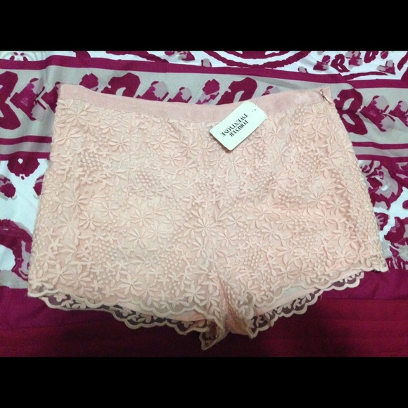 NWT Lace shorts size small.