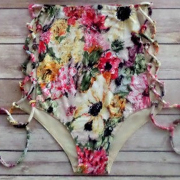 Summer Sale! Bow Detail, high waisted swim suit💖 - Picture 3 of 4