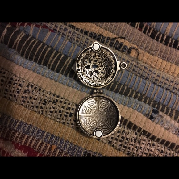 Locket charm - Picture 2 of 2
