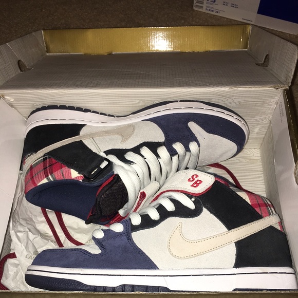 RARE Plaid Nike SB Dunk Mid Premium