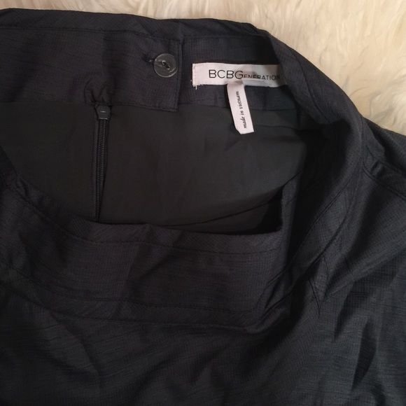 BCBGeneration green mini skirt - Picture 3 of 3