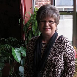 Meet your Posher, Mona