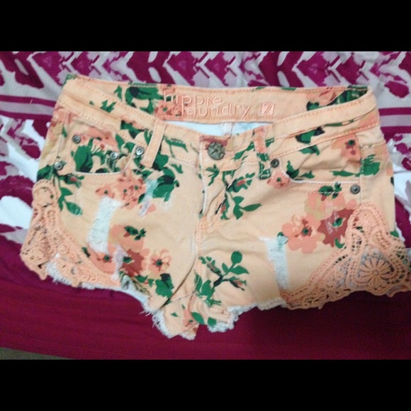 Floral short shorts!