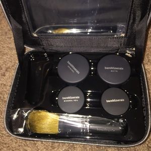 Bare Minerals MEDIUM tan complexion kit.