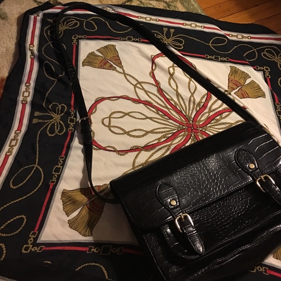 ❌1 DAY SALE❌♠️ Black Forever 21 handbag♠️