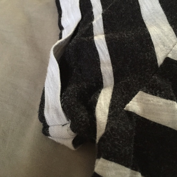 Black & white striped tee - Picture 4 of 4