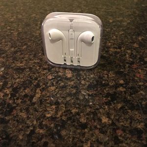 iPhone 5/5s/6s plus earphones with microphone