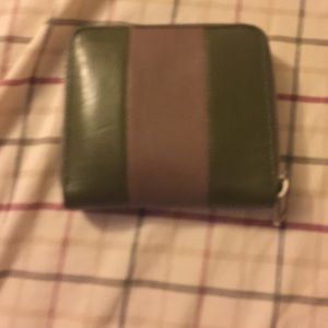 Mark Jacob wallet it comes with a bag look my page