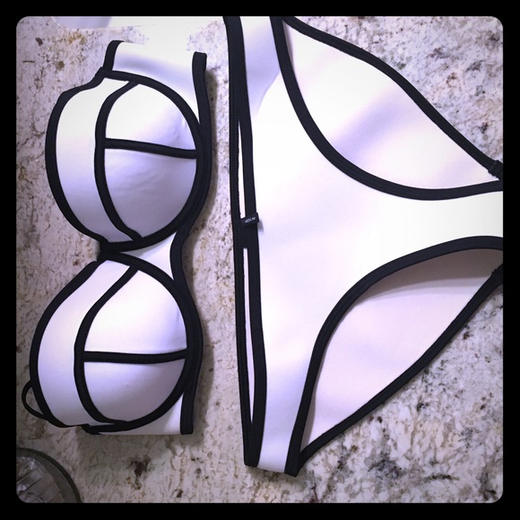 Triangl Bikini