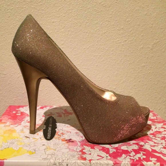 Sparkly gold platform pumps