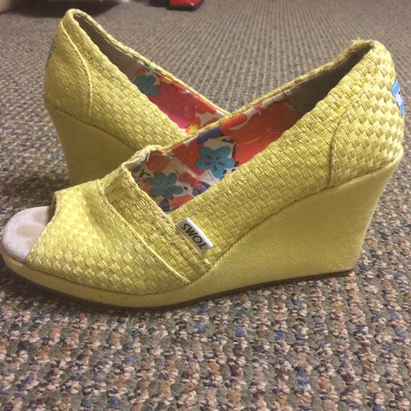 Tom's Wedges Yellow