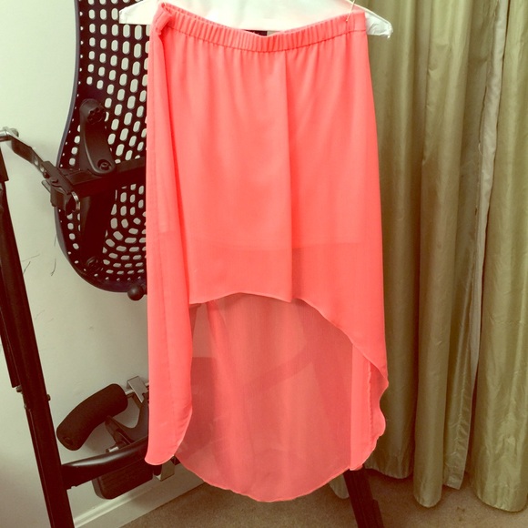 Express Skirt 💋 - Picture 1 of 3