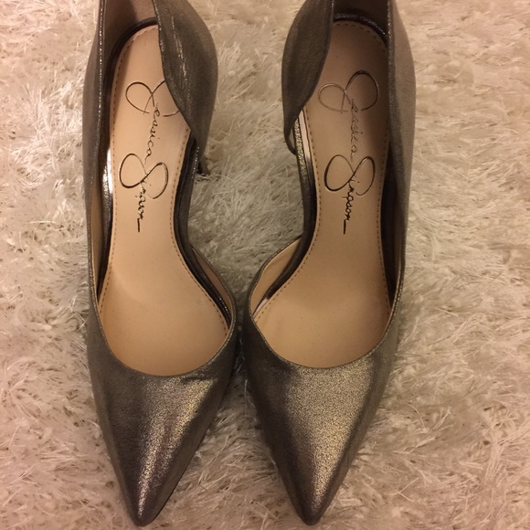 Jessica Simpson gold pumps size 5